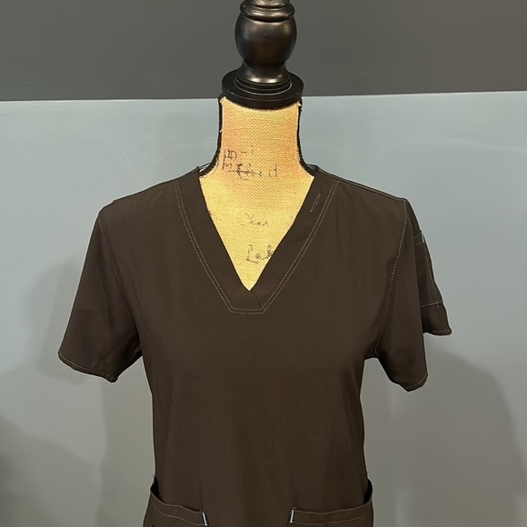 EUC Carhartt scrub top size small women’s - Picture 2 of 8